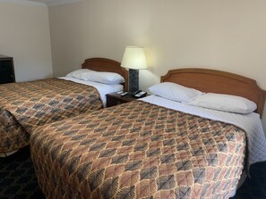 Basic Double Room | Free WiFi, bed sheets - Bing's Motel (Williamsport)