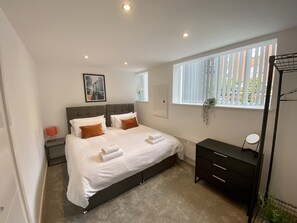 1 bedroom, iron/ironing board, free WiFi, bed sheets - Charles Alexander Short Stay - Windmill House Apt 5 (Lytham Saint Annes)