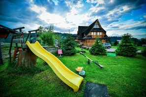 Children’s play area – outdoor