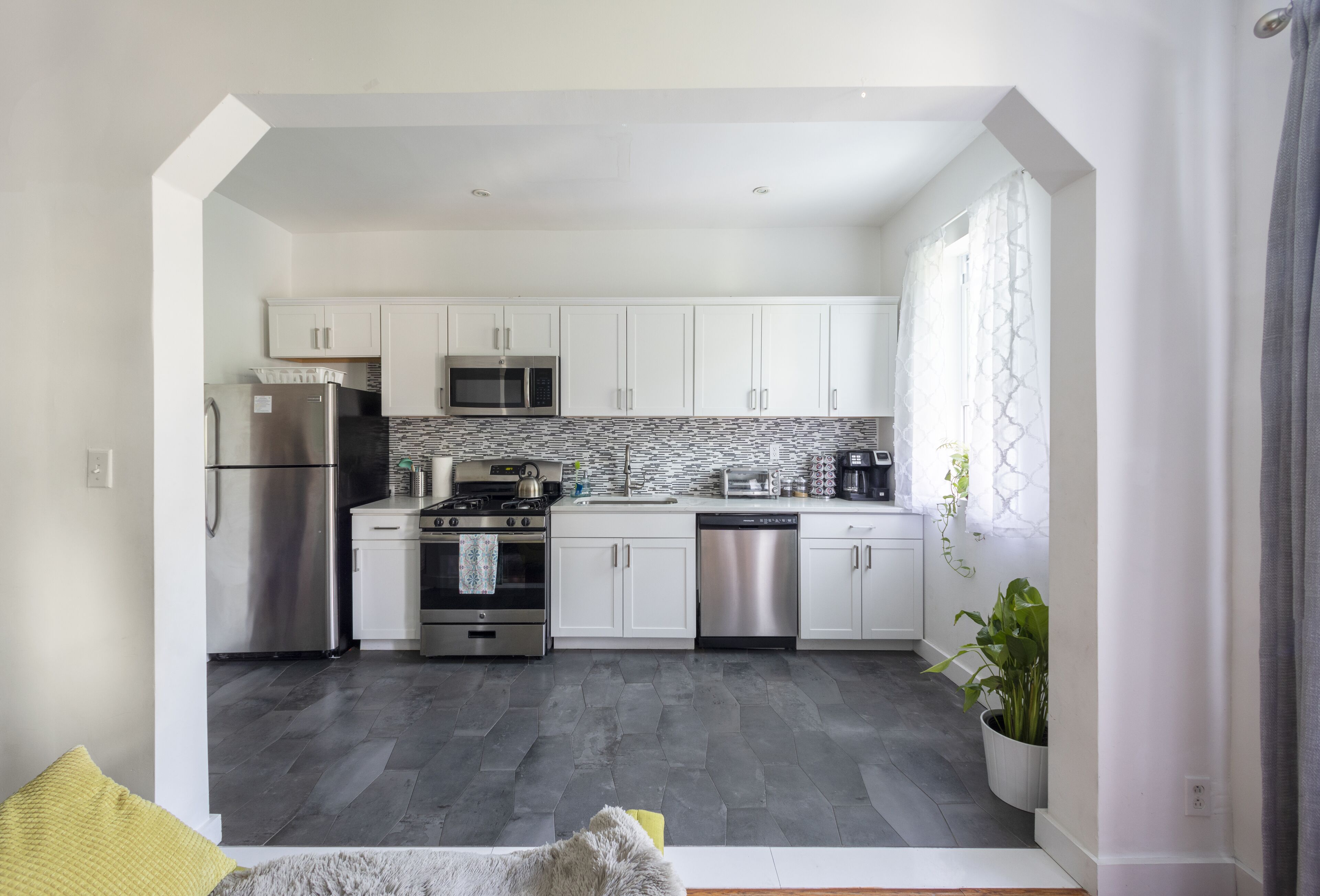 ثلاجة، ميكروويف، فرن، موقد طهي مسطح