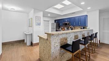 KylskÄp, mikrovÄgsugn, ugn och spishÀll