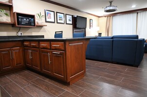 Executive 1 Bedroom Chaise Twin Sofa Bed | Servicio de comidas en la habitación