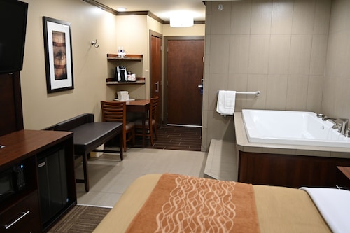 Giles Hotel Inn & Suites