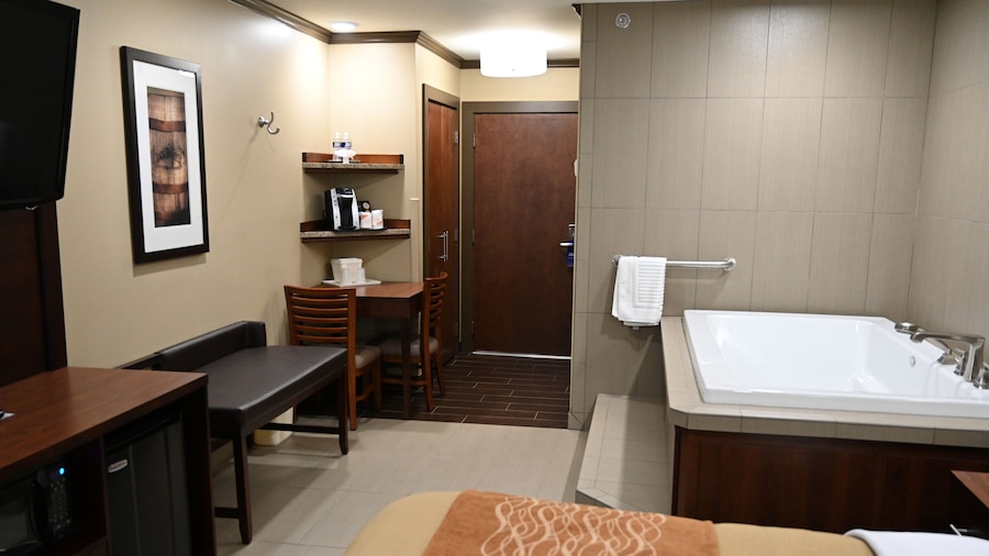 Giles Hotel Inn & Suites