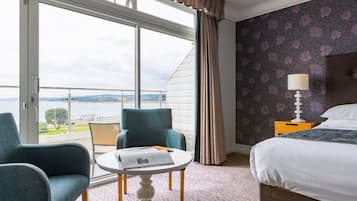 Superior Double Room, Sea View | Living room | Flat-screen TV