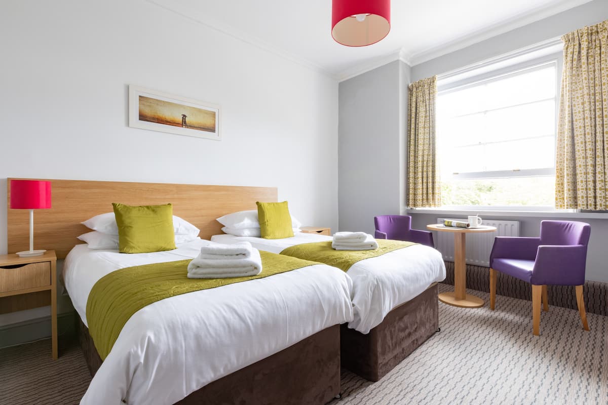 Iron/ironing board, free WiFi, bed sheets