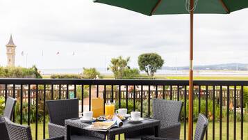 Tägliches Frühstücksbuffet (12.95 GBP pro Person)