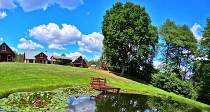 Dzukijos Uoga: Stilvolle Ferienvilla im Nationalpark, umgeben von Wäldern & Seen