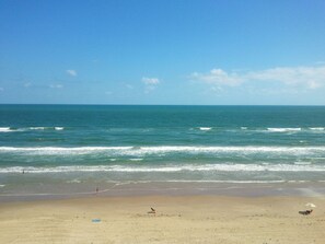 On the beach - Beach Chic Beach Front By Rent On Padre (South Padre Island)