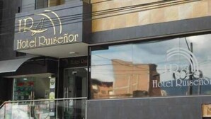 A building with a sign that reads "Hotel Ruisenor." - Hotel Ruiseñor  (Itagüí)