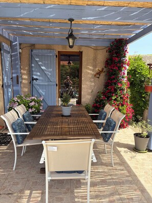 Outdoor dining - Villa Catalane (Saint-André)