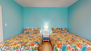 1 bedroom, free WiFi, bed sheets - Walk to Sandfest,  Shared Pools, Boardwalk to the Beach (Port Aransas)