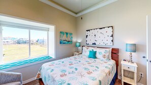 3 bedrooms, desk, free WiFi, bed sheets - Walk to Sandfest, Shared Pools, Boardwalk to Beach (Port Aransas)