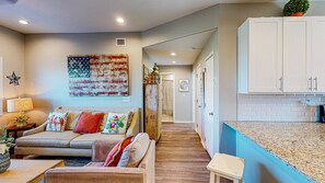 Interior - Walk to Sandfest, Shared Pools, Boardwalk to Beach (Port Aransas)