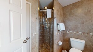 Ensemble douche/baignoire, serviettes fournies