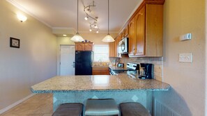 Fridge, microwave, oven, stovetop - Walk to Sandfest, Shared Pools, Boardwalk to Beach (Port Aransas)
