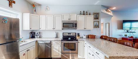 Refrigerador, microondas, horno y parrilla de estufa