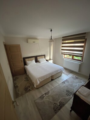 Appartement, 3 chambres | Système d’insonorisation, accès au Wi-Fi (inclus)