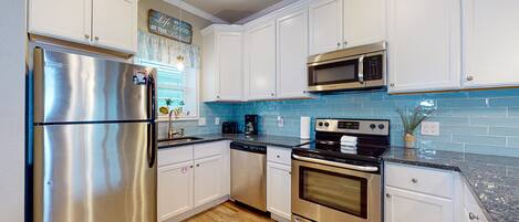 Refrigerador, microondas, horno y parrilla de estufa