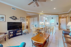 TV - Walk to Sandfest, Shared Pools, Boardwalk to Beach (Port Aransas)