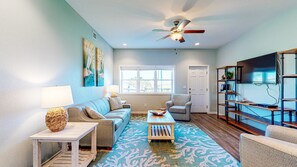 Flat-screen TV - Walk to Sandfest, Shared Pools, Boardwalk to Beach (Port Aransas)