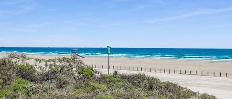 Una playa cerca