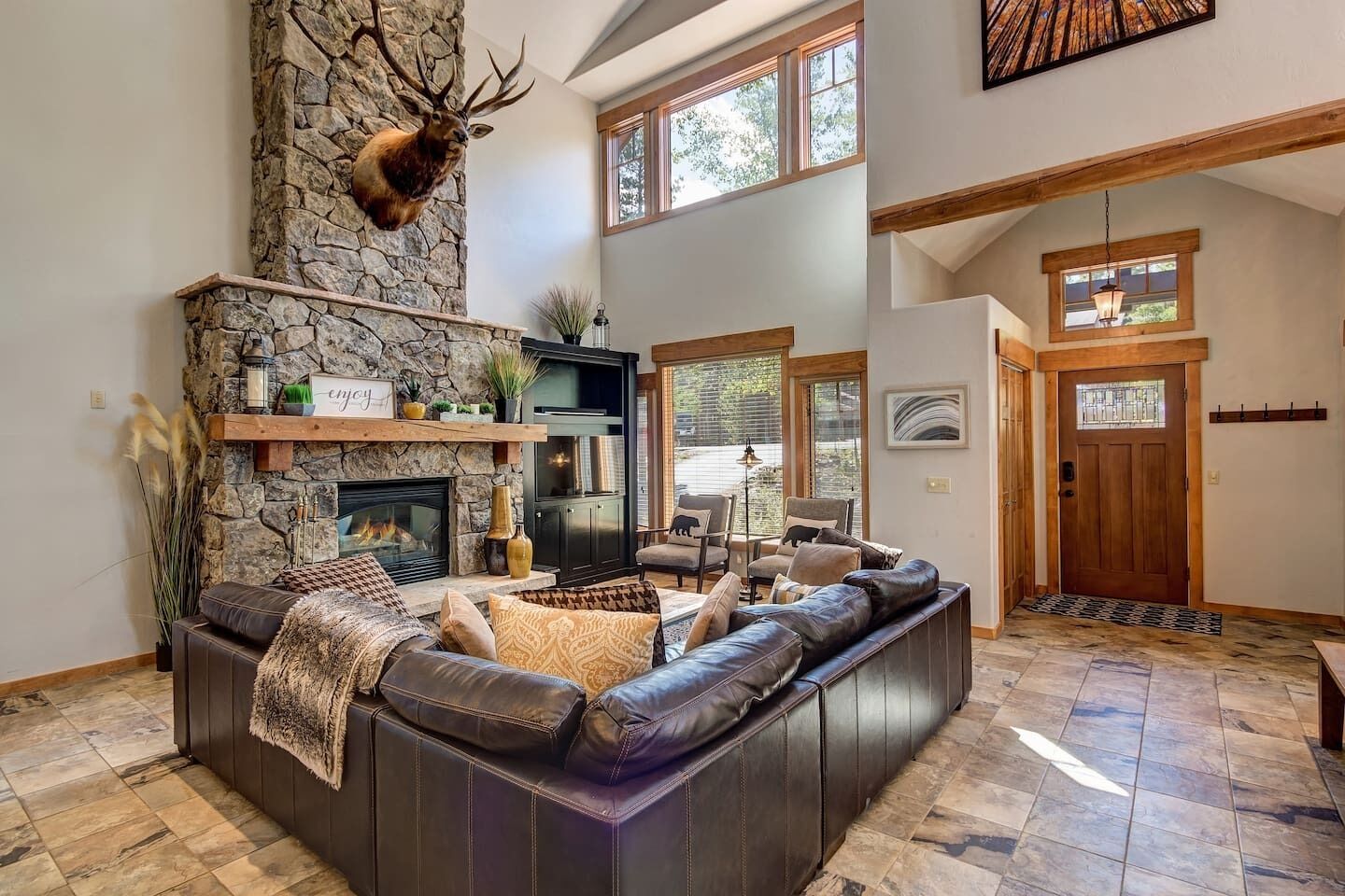 Smart TV, chimenea y videojuegos 