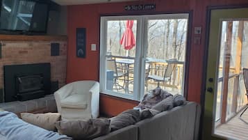 TV, fireplace, stereo