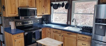 Secluded River Cabin Getaway (Masten Cabin)