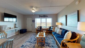 TV - Walk to Sandfest, Shared Pool, Boardwalk to the Beach (Port Aransas)