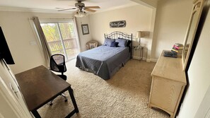 3 bedrooms, desk, iron/ironing board, free WiFi