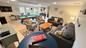 Smart TV, fireplace, DVD player, table football