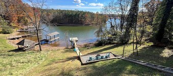Smith Mountain Lake Getaway – Waterfront Fun Awaits! Pet Friendly!