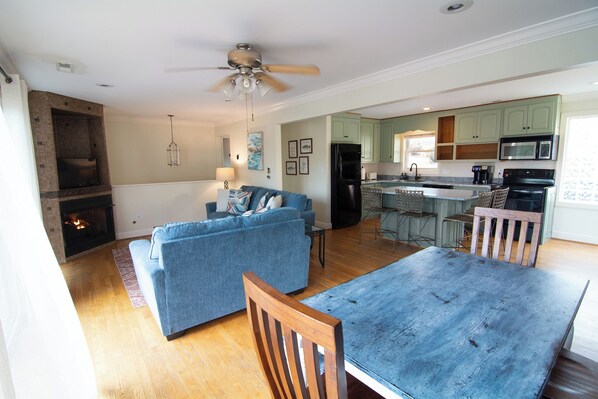 Smart-TV, peis, DVD-spiller og fotballspill