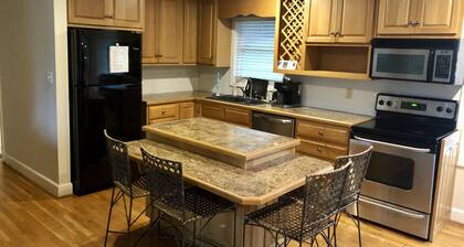 Smith Mountain Lake Getaway – Waterfront Fun Awaits! Pet Friendly!