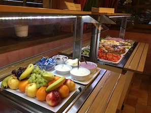 A buffet with fruits, cheeses, and various dishes. - Hotel Leyla (Frymburk)