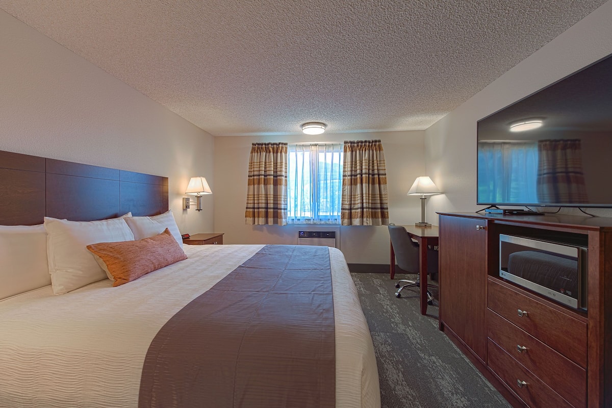 Individually furnished, desk, laptop workspace, free WiFi