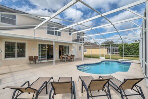 A heated pool - Family Villa With Pool and Golf, 20 Mins To Disney (Davenport)