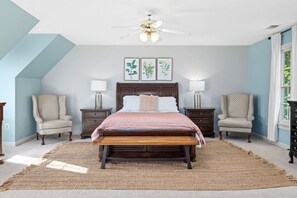 5 Schlafzimmer, Schreibtisch, Bügeleisen/Bügelbrett, Reisekinderbett