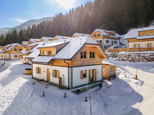 Chalet avec sauna, bain à remous et lounge set