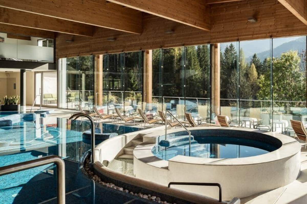 Quarto casal clássico, vista para a montanha (SPA Access) | Roupas de cama antialérgicas, cofres nos quartos, escrivaninha