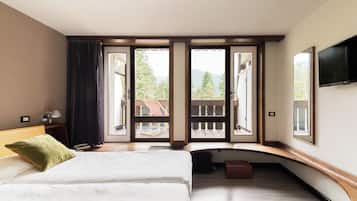 Classic-Doppelzimmer, Bergblick | Allergikerbettwaren, Zimmersafe, Schreibtisch, Verdunkelungsvorhänge