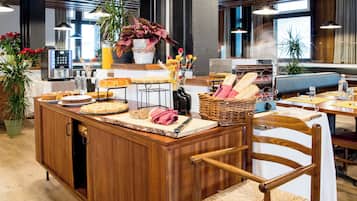 Tägliches inbegriffenes kontinentales Frühstück