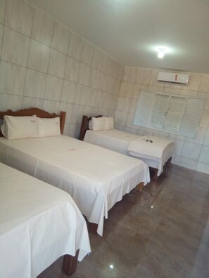 Executive Room | Minibar, free WiFi, bed sheets - Ferronato's Hotel (Sao Joao da Alianca)