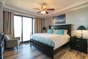 4 bedrooms, desk, iron/ironing board, WiFi - 3bd, 3ba Renovated Emerald Grande Condo, 3 King Beds! Dedicated Internet! (Destin)