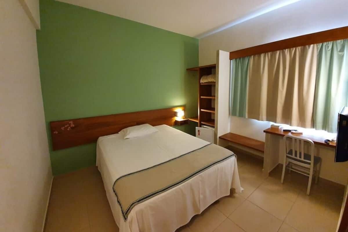 Een minibar, geluiddichte muren, gratis wifi, beddengoed