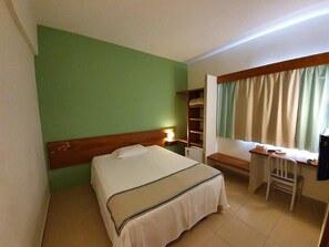 Minibar, sistema de insonorización, wifi gratis y ropa de cama