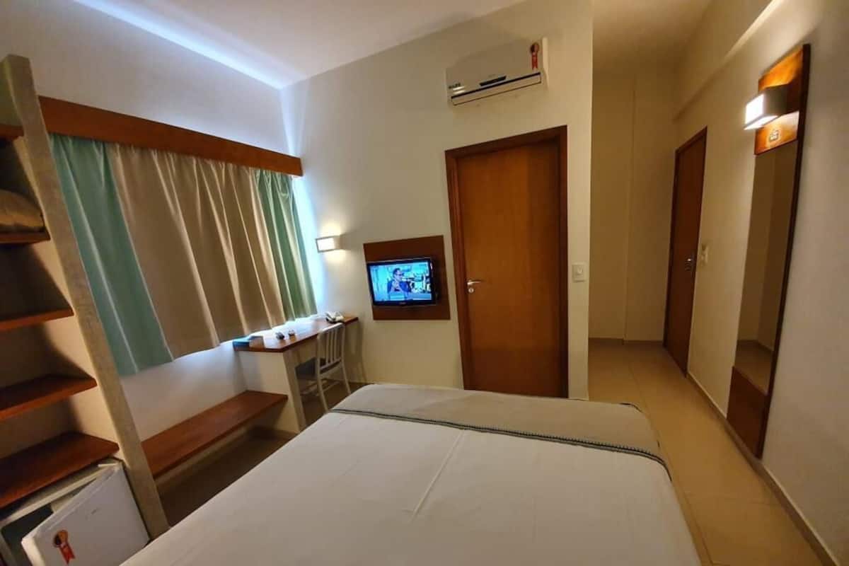 Een minibar, geluiddichte muren, gratis wifi, beddengoed