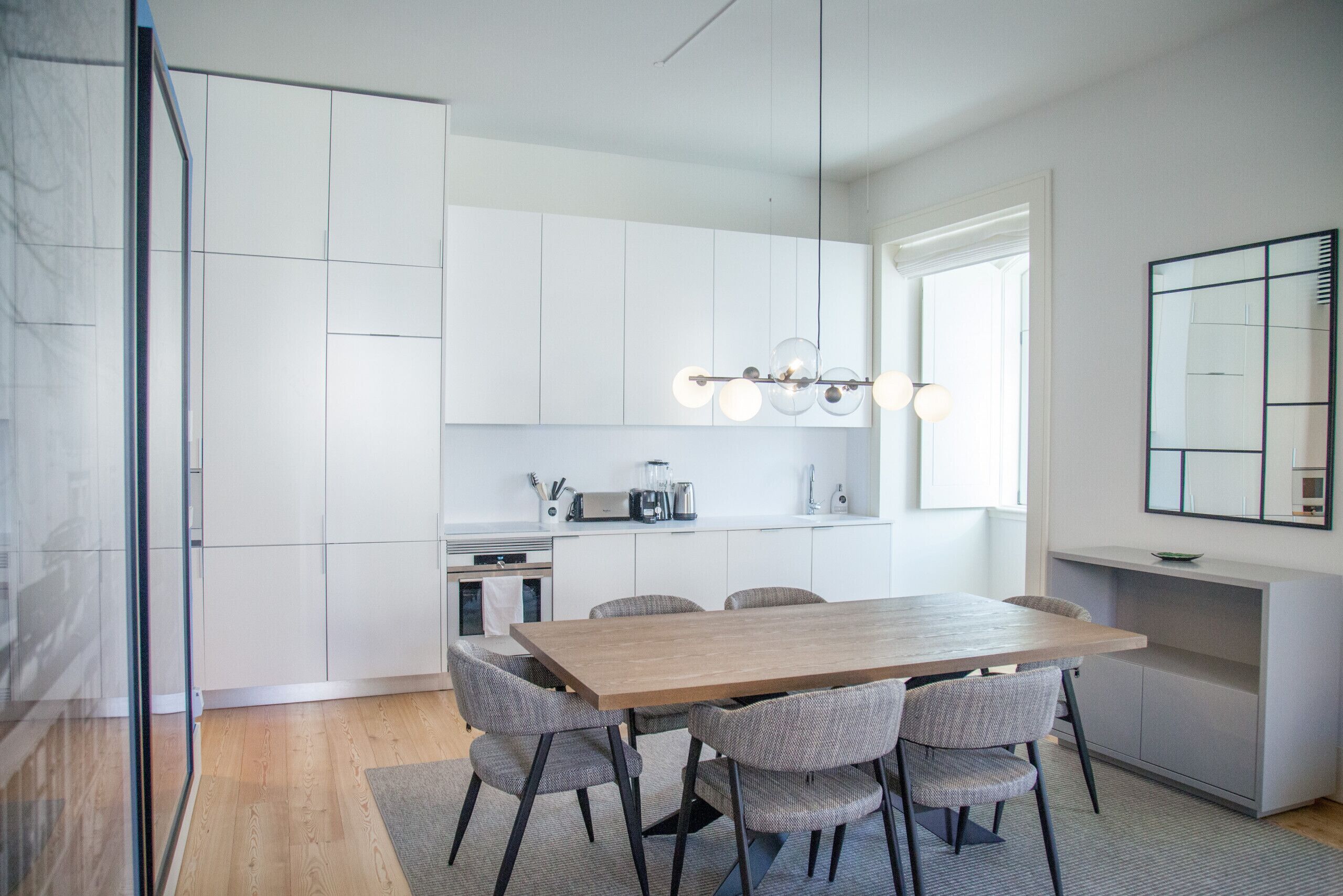 Fridge, microwave, dishwasher, coffee/tea maker