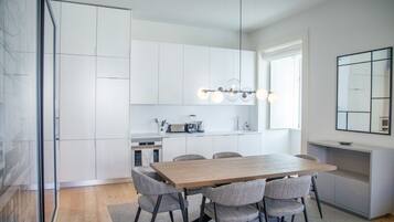 Fridge, microwave, dishwasher, coffee/tea maker